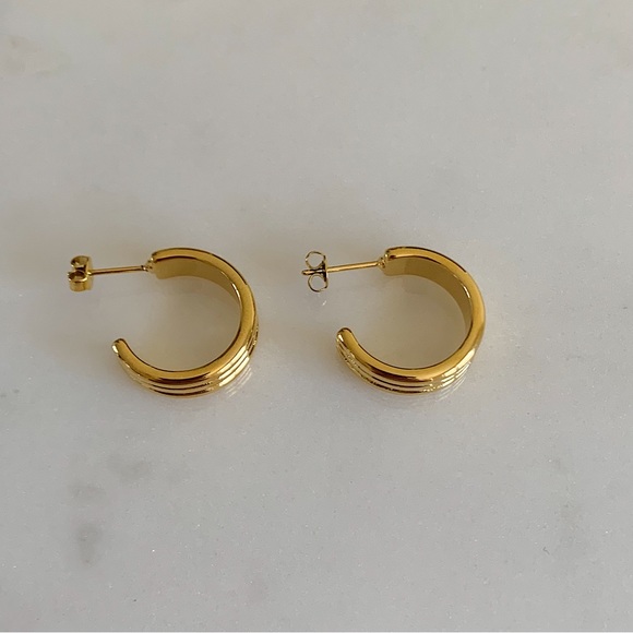 18k gold hoop earrings, mini hoop earrings, medium hoop earrings, gold earrings - Picture 7 of 11